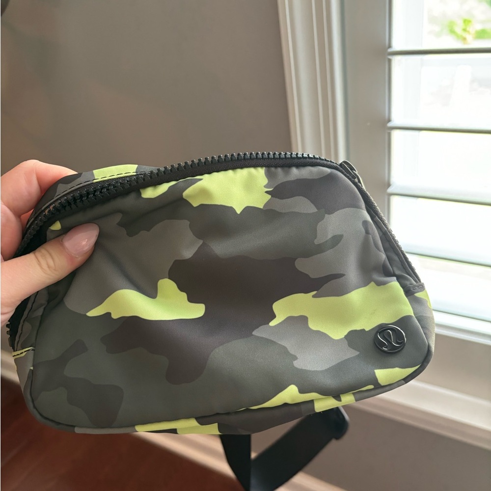 CAMO LULULEMON BELT BAG